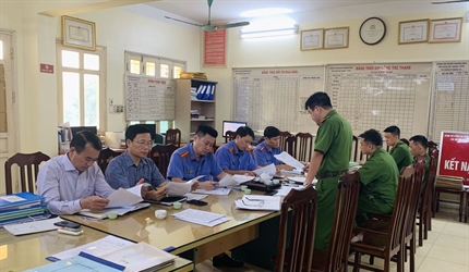 Viện KSND huyện Gia Lâm và Viện KSND quận Hoàng Mai tiến hành trực tiếp...